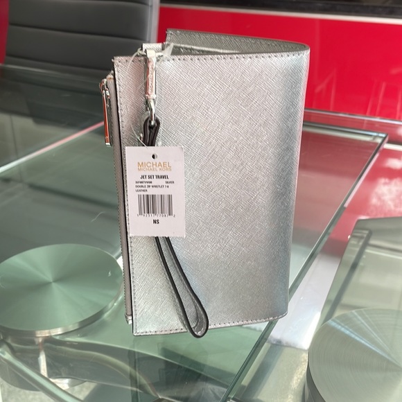 Michael Kors Jet Set Wristlet - Picture 3 of 7